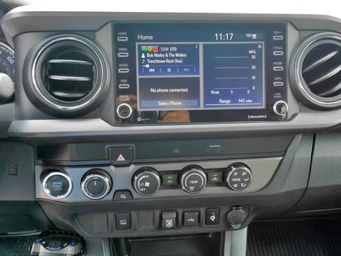 Used 2020 Toyota Tacoma TRD Sport AWD/4WD image 26
