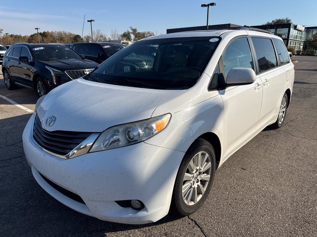 Used 2014 Toyota Sienna XLE AWD/4WD image 1