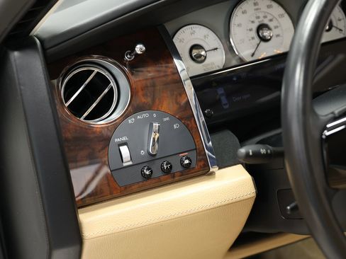 Used 2015 Rolls-Royce Ghost RWD image 20