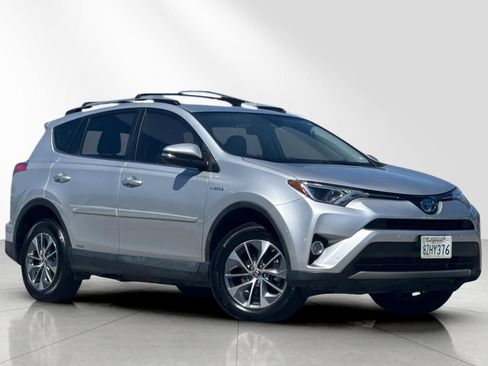 Used 2016 Toyota RAV4 XLE w/ Convenience Package AWD/4WD image 2