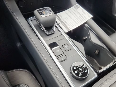 New 2025 Nissan Pathfinder SL image 13