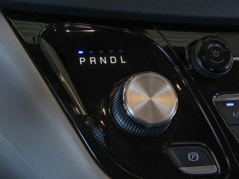 Used 2022 Chrysler Pacifica Touring-L FWD image 17