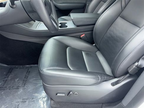 Used 2023 Tesla Model Y Long Range image 34