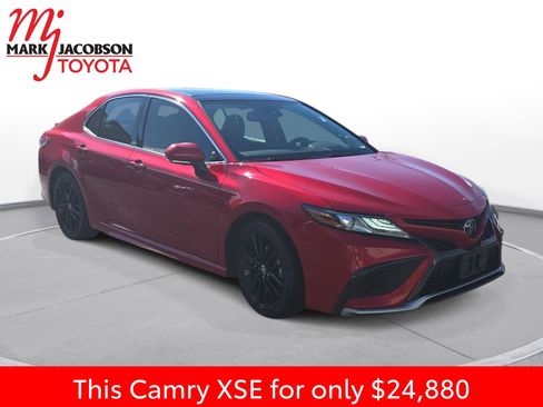 Used 2022 Toyota Camry XSE w/ Navigation Package image 5