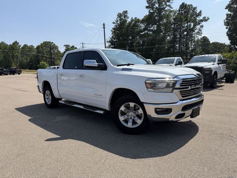 Used 2022 RAM 1500 Laramie AWD/4WD image 3
