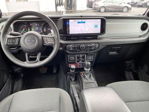 Used 2024 Jeep Wrangler Unlimited AWD/4WD image 28
