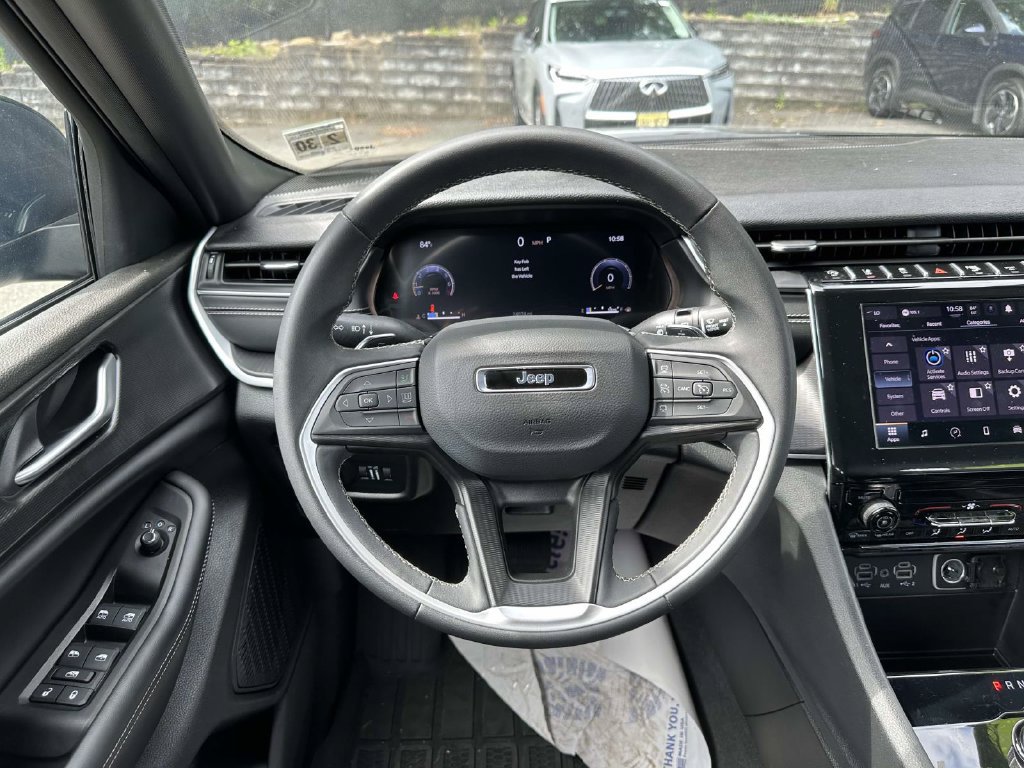 Used 2025 Jeep Grand Cherokee L Laredo AWD/4WD image 12