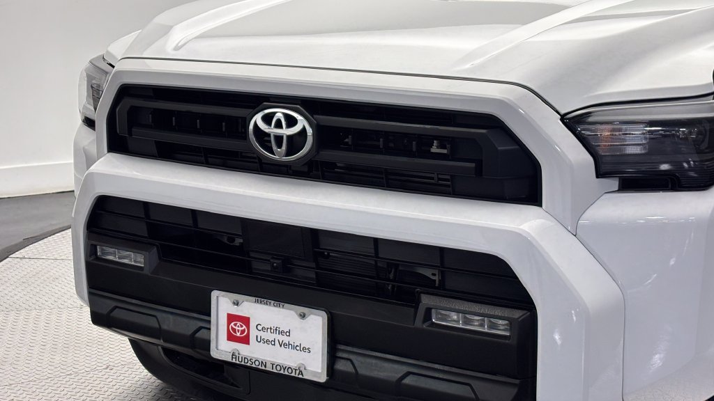 Used 2025 Toyota 4Runner SR5 AWD/4WD image 2
