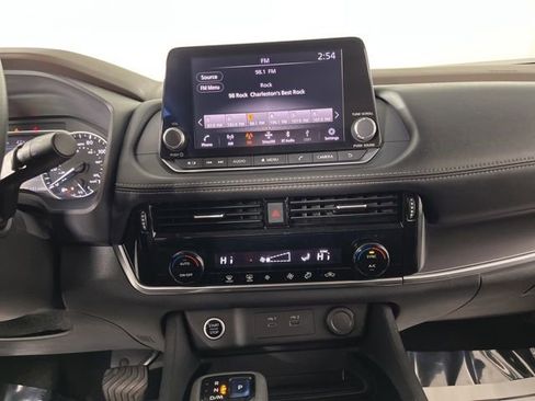 Used 2022 Nissan Rogue SV image 24