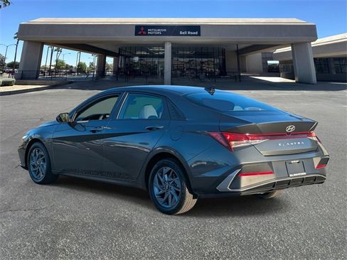 Used 2024 Hyundai Elantra SEL image 4