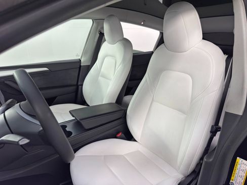 Used 2022 Tesla Model Y Performance image 38