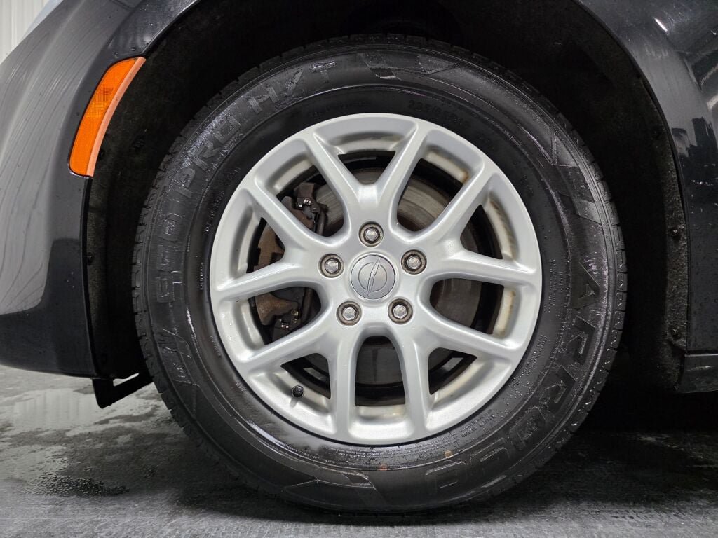 Used 2020 Chrysler Pacifica Touring-L FWD image 5