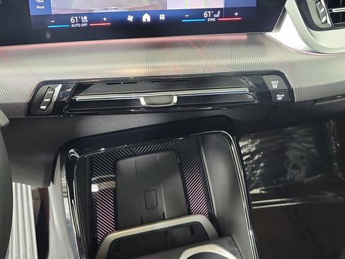 Certified 2025 BMW X2 xDrive28i w/ Premium Package image 21