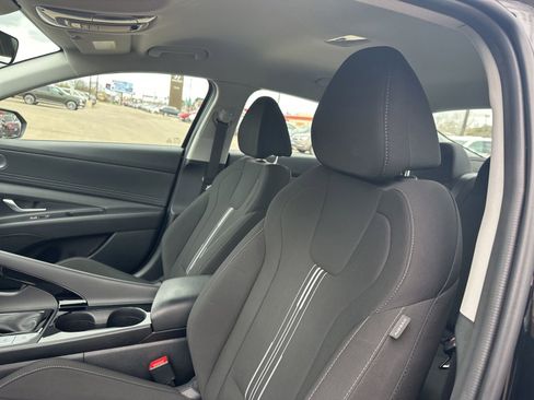 Used 2023 Hyundai Elantra SEL w/ Convenience Package FWD image 9