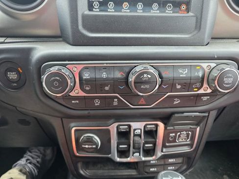 Used 2018 Jeep Wrangler Unlimited Sport S AWD/4WD image 10