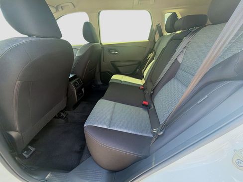 Used 2023 Nissan Rogue SV image 23