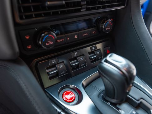Used 2021 Nissan GT-R Premium AWD/4WD image 39