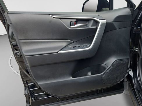 Used 2020 Toyota RAV4 XLE FWD image 14