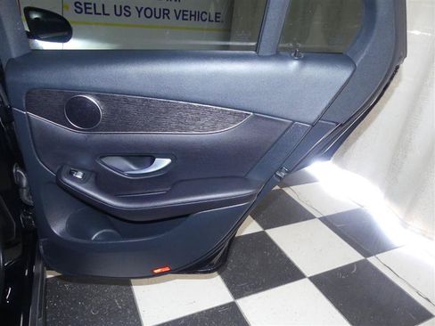 Used 2022 Mercedes-Benz GLC 300 4MATIC w/ Multimedia Package Lite image 31