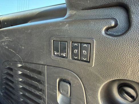 Used 2016 GMC Yukon XL Denali w/ Open Road Package image 27