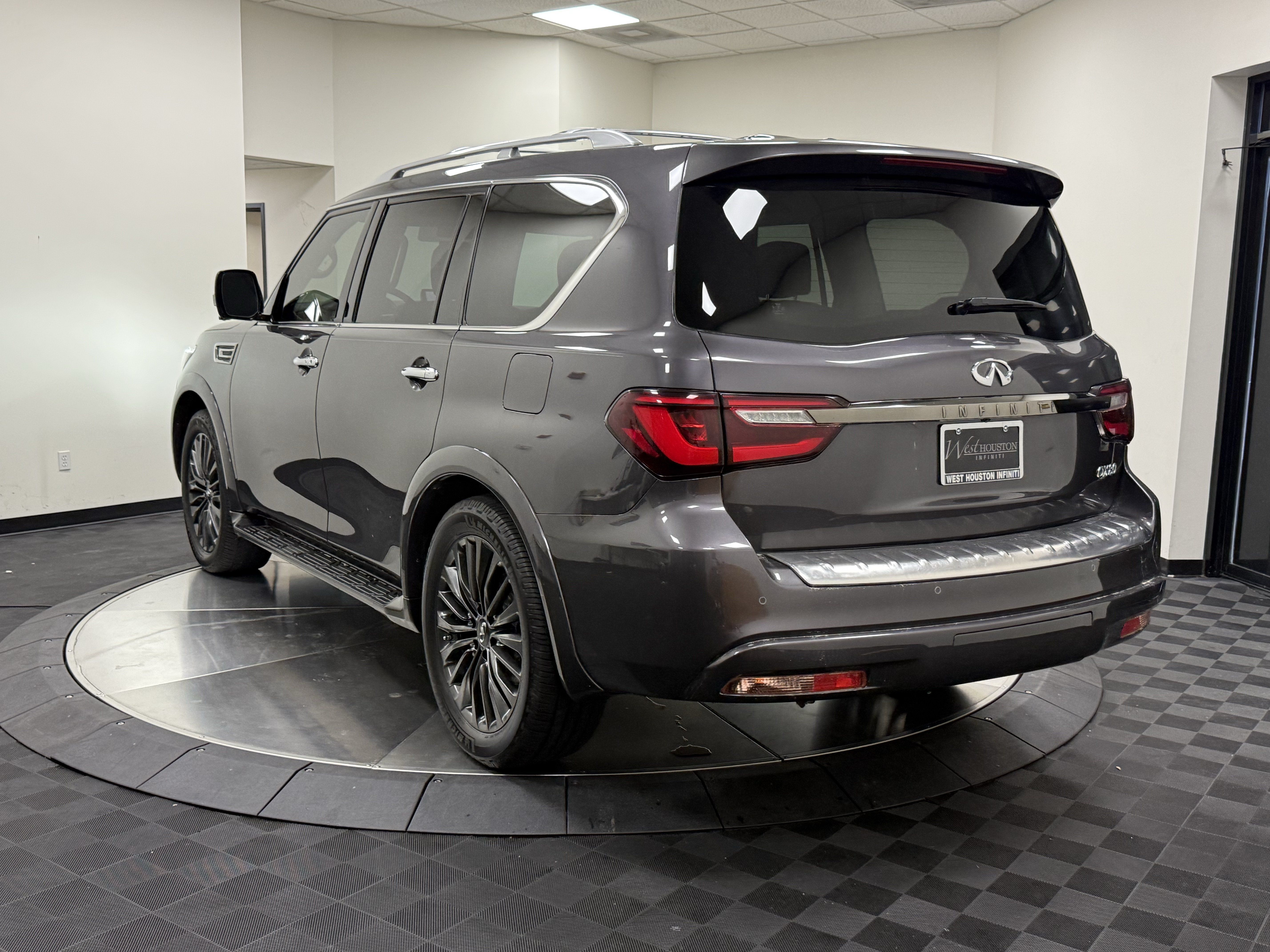 Used 2022 INFINITI QX80 Premium Select w/ All-Season Package RWD image 5