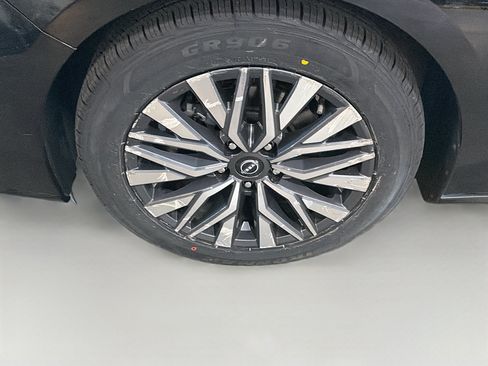 Used 2023 Nissan Altima 2.5 SV FWD image 11