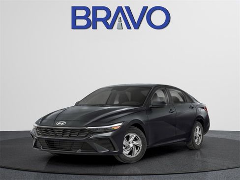 Used 2025 Hyundai Elantra SEL image 1