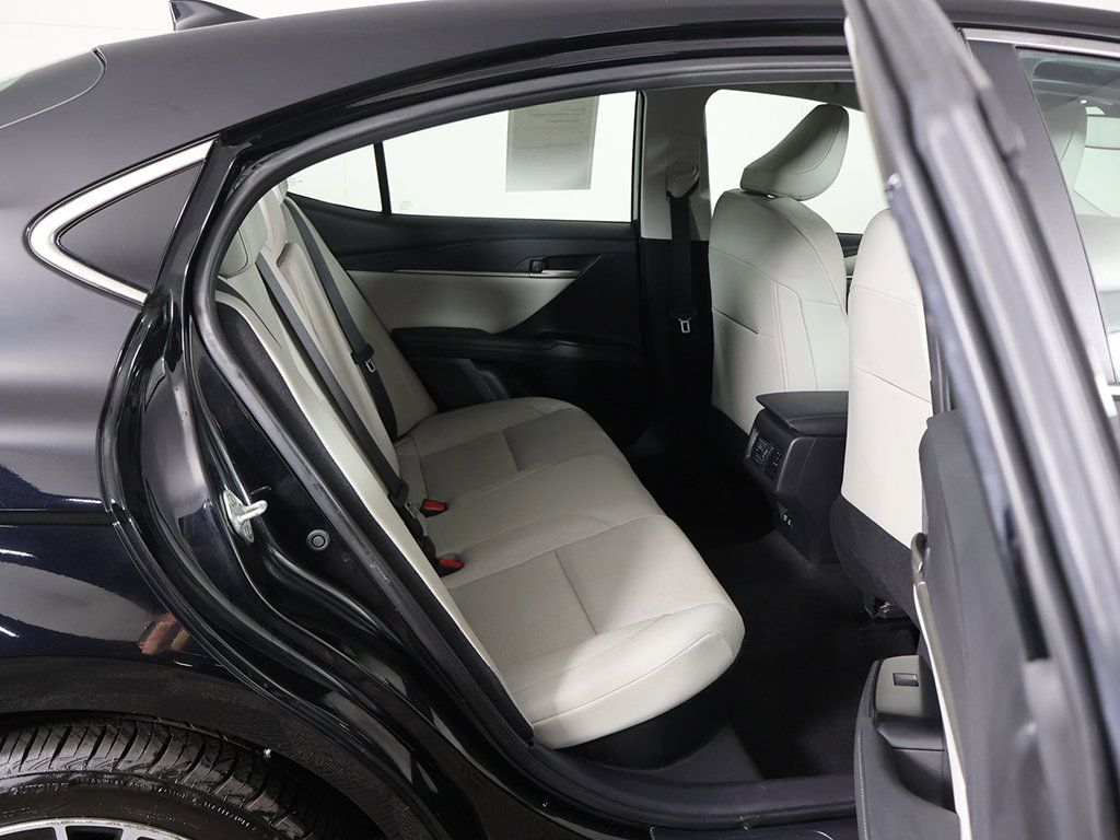 Used 2025 Toyota Camry XLE FWD image 29