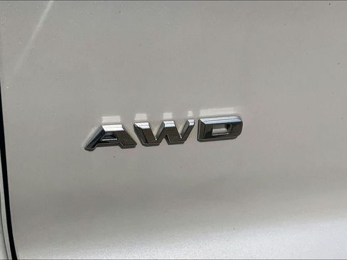 Used 2021 Cadillac XT4 Premium Luxury w/ Technology Package AWD/4WD image 8