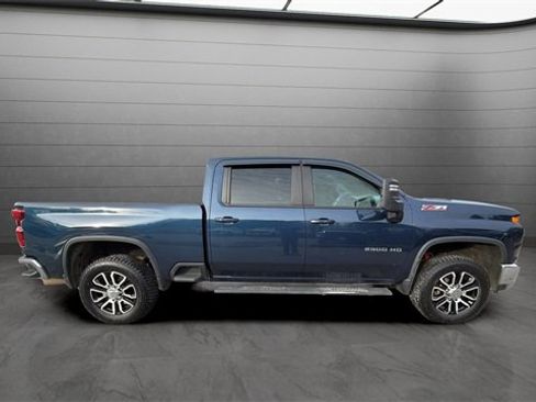 Used 2021 Chevrolet Silverado 2500 LT w/ Convenience Package image 3