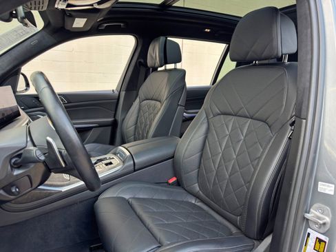 Used 2023 BMW X7 xDrive40i w/ M Sport Package AWD/4WD image 42
