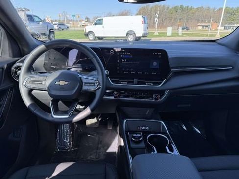 Used 2026 Chevrolet Equinox LT w/ Convenience Package II AWD/4WD image 14