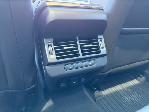 Used 2023 Land Rover Range Rover Evoque R-Dynamic SE AWD/4WD image 18