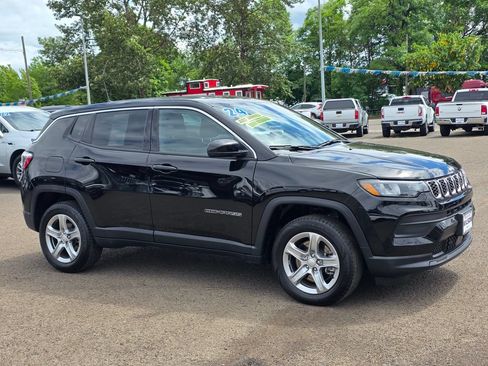 Used 2024 Jeep Compass Sport AWD/4WD image 3