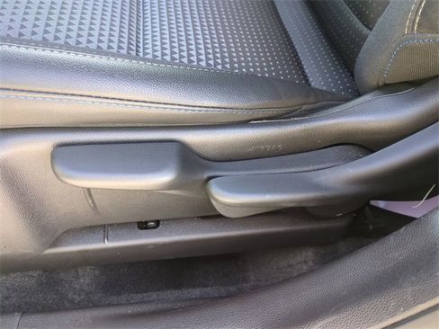 Certified 2025 Chevrolet Trax LT image 21