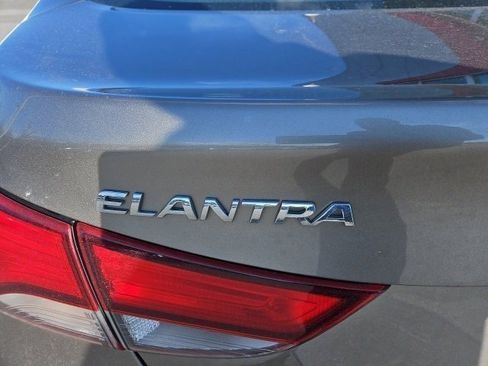 Used 2016 Hyundai Elantra SE w/ Option Group 02 image 8