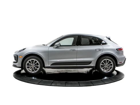 Certified 2024 Porsche Macan AWD/4WD image 2