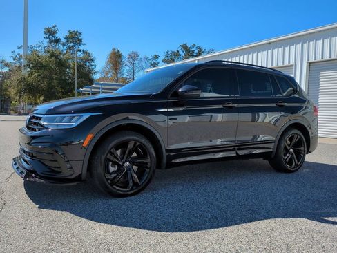 Used 2024 Volkswagen Tiguan SE R-Line image 2