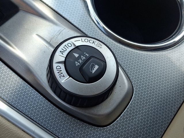 Used 2019 Nissan Pathfinder SL AWD/4WD image 22