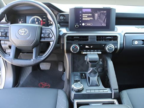 Used 2025 Toyota Tacoma SR5 AWD/4WD image 9