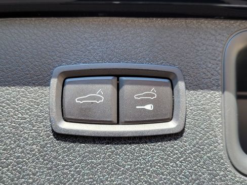 Certified 2024 Porsche Macan AWD/4WD image 33