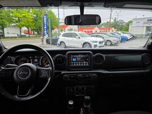 Used 2019 Jeep Wrangler Unlimited Sport AWD/4WD image 3