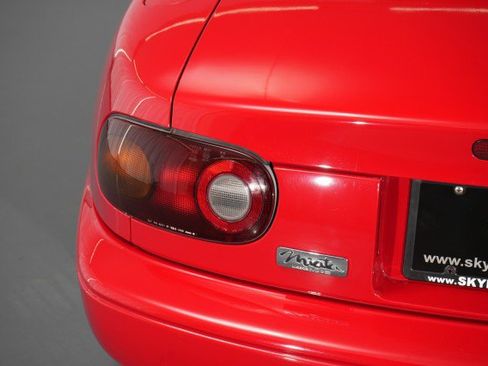 Used 1990 MAZDA MX-5 Miata RWD image 22