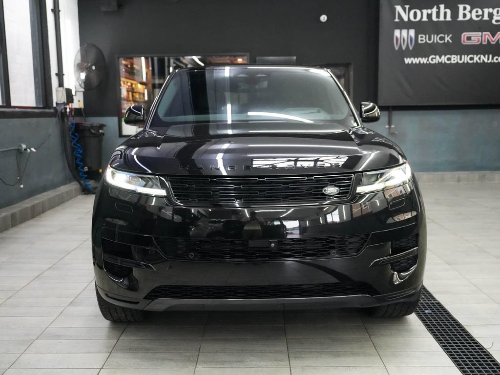 Used 2024 Land Rover Range Rover Sport SE AWD/4WD image 2