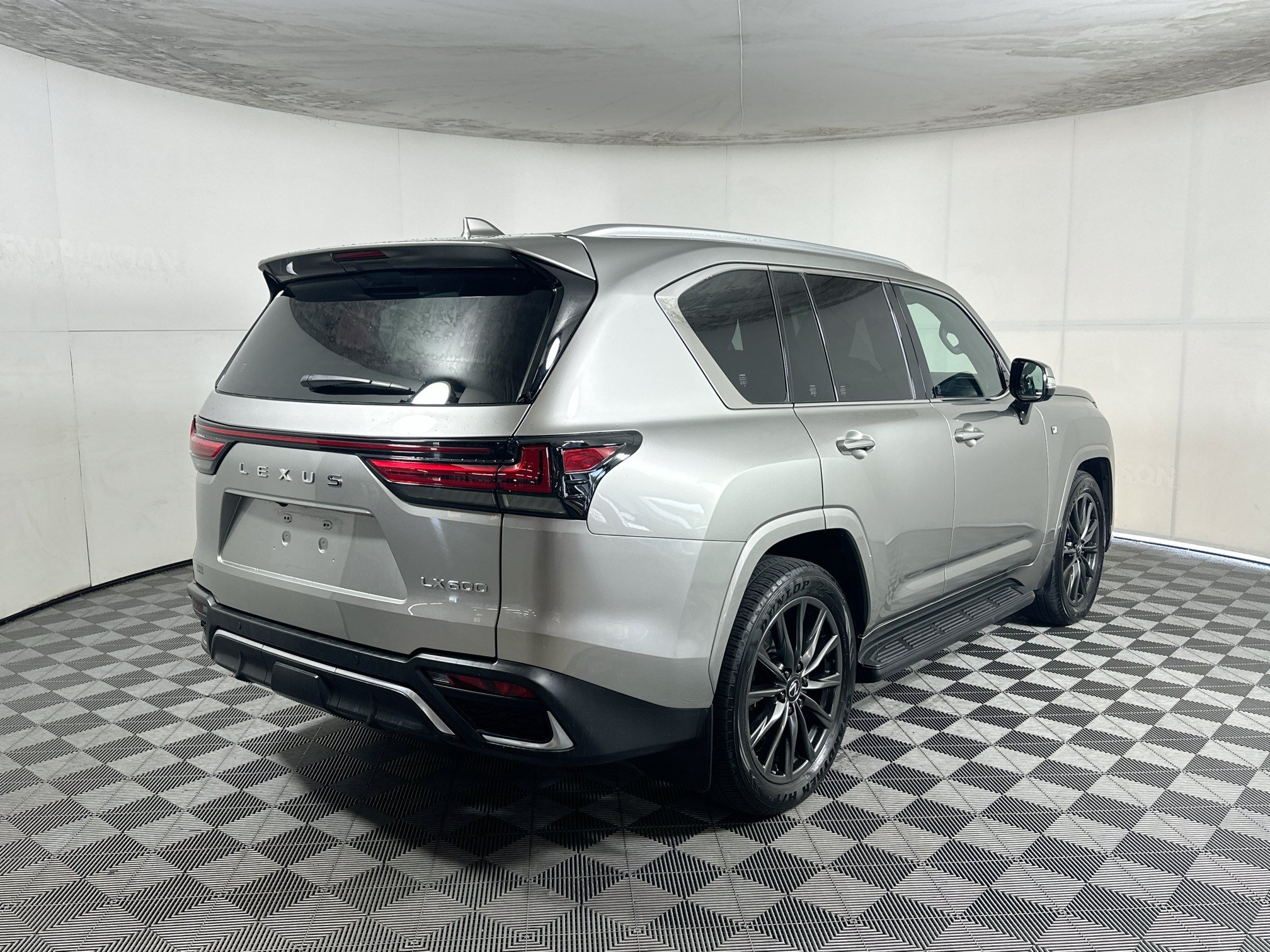 Used 2025 Lexus LX 600 F Sport w/ Accessory Package (Z1) AWD/4WD image 3