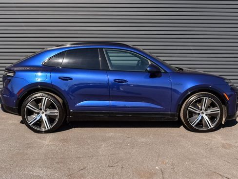 Certified 2025 Porsche Macan Turbo Electric image 26