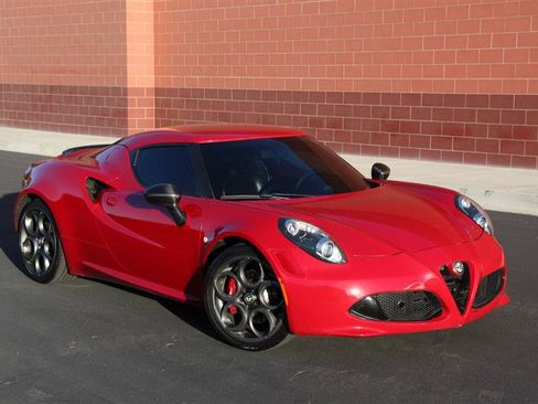 Used 2015 Alfa Romeo 4C Launch Edition w/ Convenience Group RWD image 12