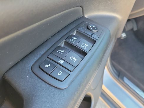 Used 2019 Jeep Grand Cherokee Limited image 22