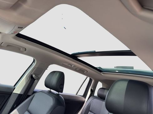 Used 2018 Volkswagen Tiguan SEL AWD/4WD image 24