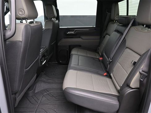 Used 2024 Chevrolet Silverado 2500 ZR2 w/ Technology Package image 11